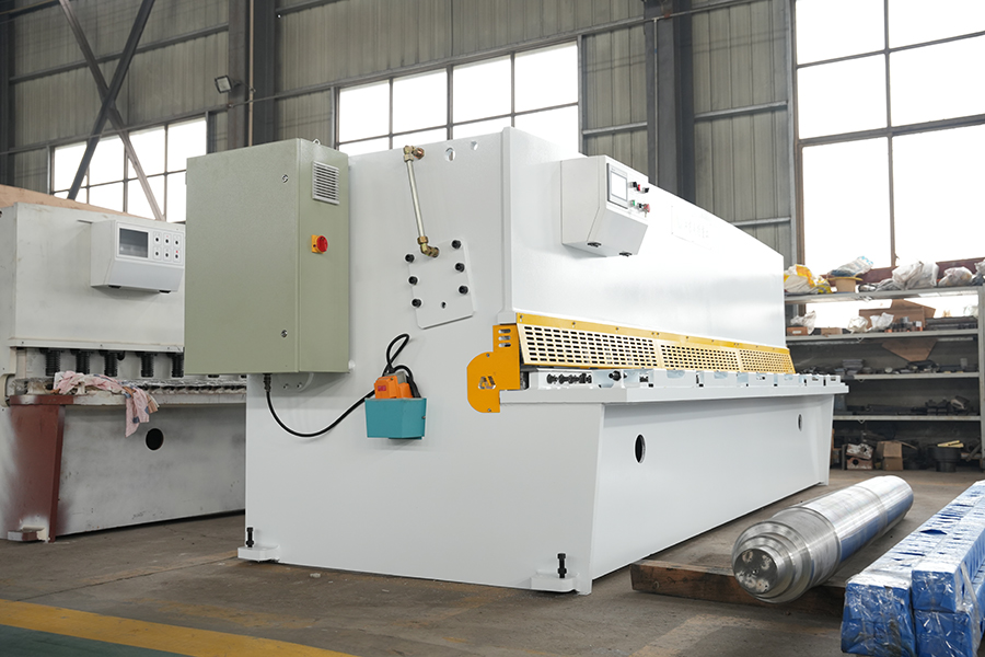 Hogyan javítja a CNC technológia egy seprőgépben a teljesítményét és hatékonyságát?